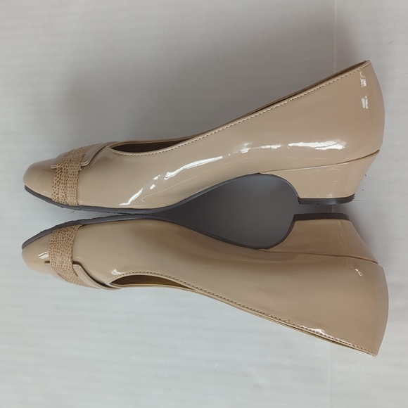 Soft Style Pleated Closed Toe Pumps Heel Shoe 8M Tan - Picture 10 of 13